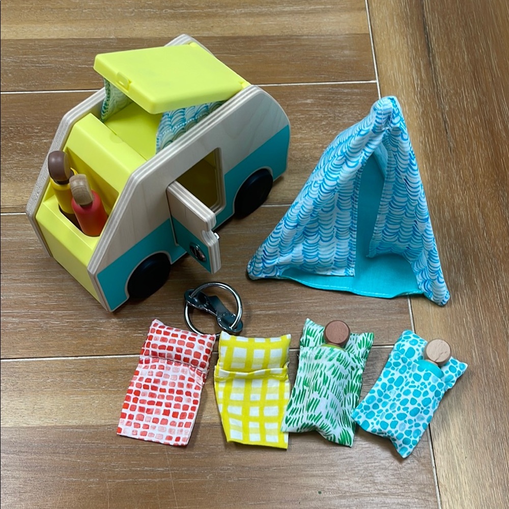 Lovevery Wooden Camper Set (Free Spirit Playkit- Months 34, 35, 36)